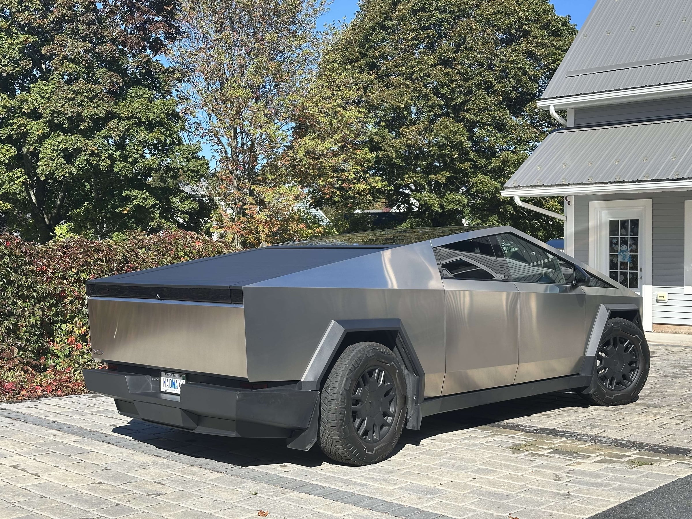 2024 Tesla Cybertruck photo 9