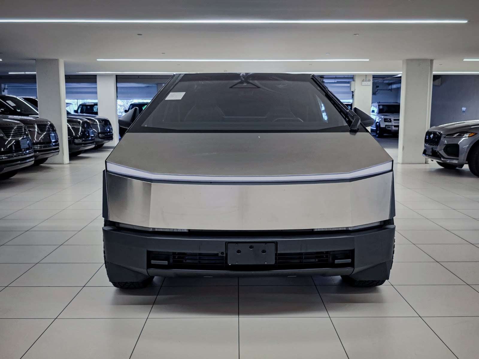 2025 Tesla Cybertruck photo 2