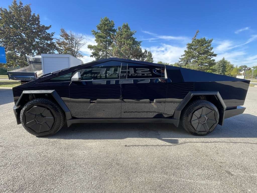 2024 Tesla Cybertruck photo 9