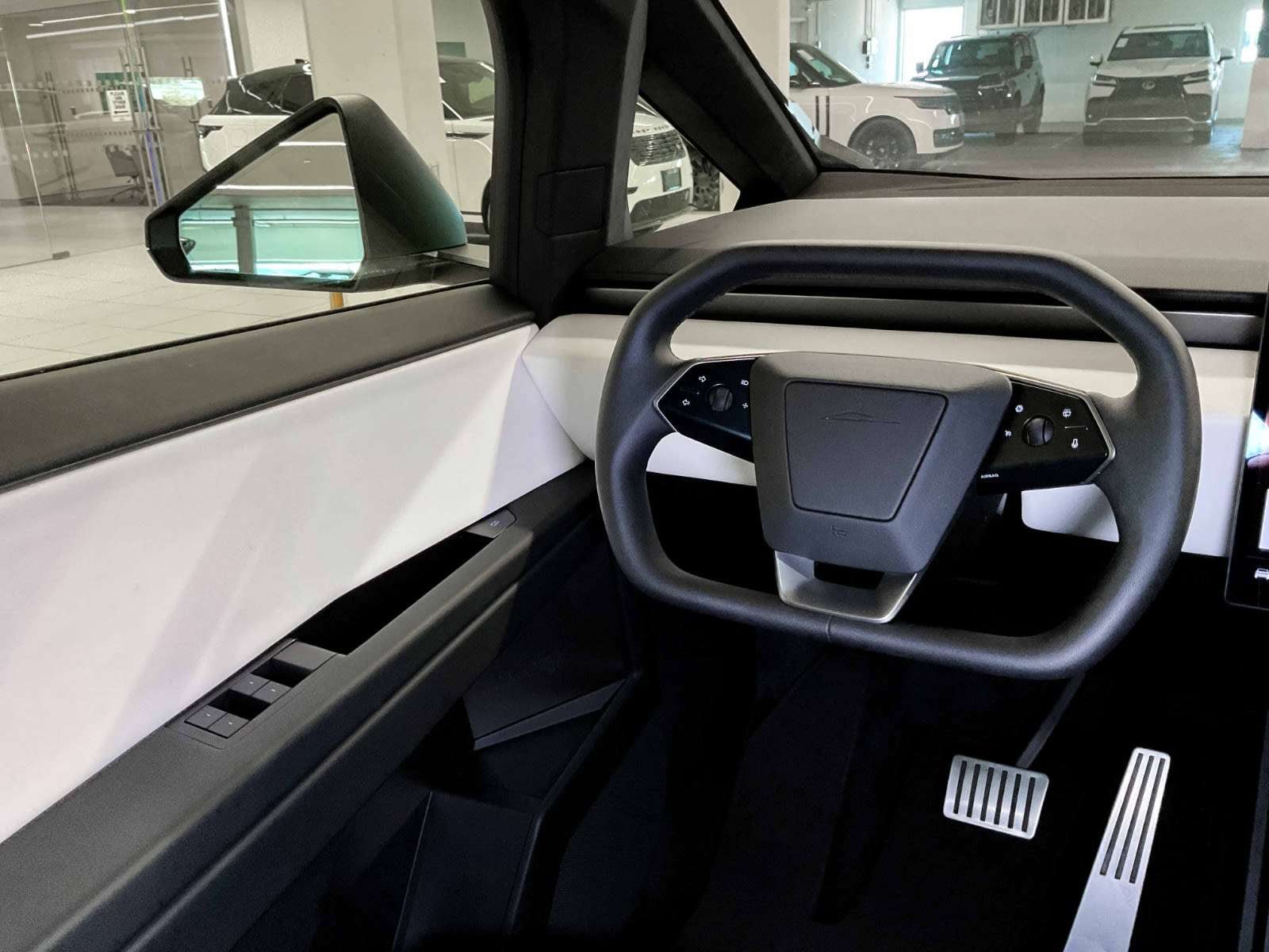 2025 Tesla Cybertruck photo 10