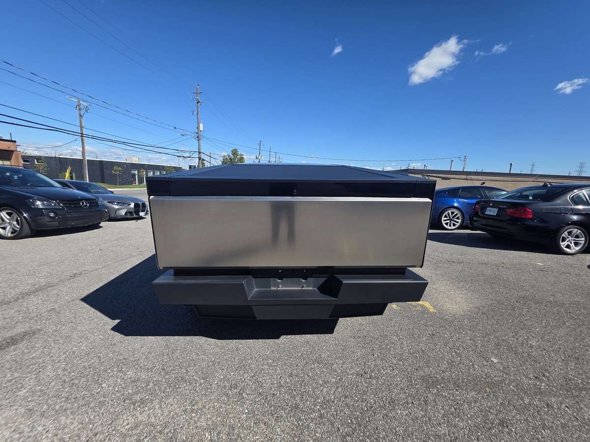 2024 Tesla Cybertruck photo 4