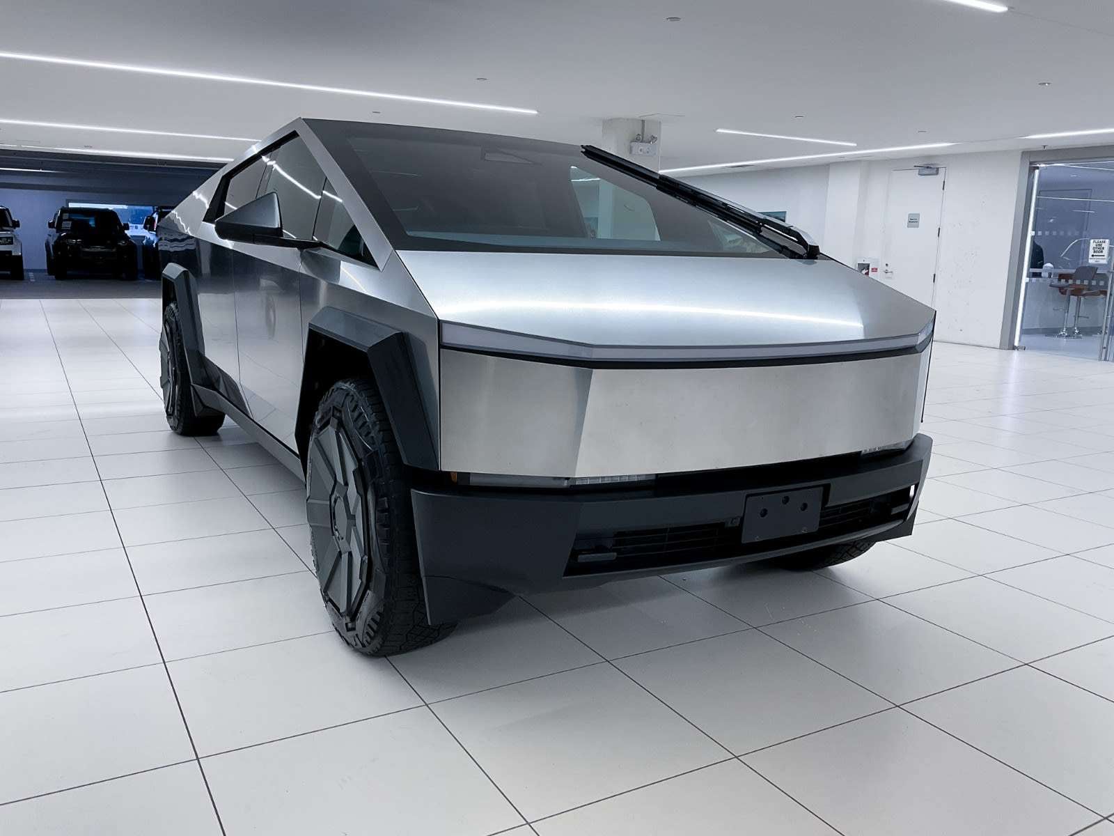 2024 Tesla Cybertruck photo 3