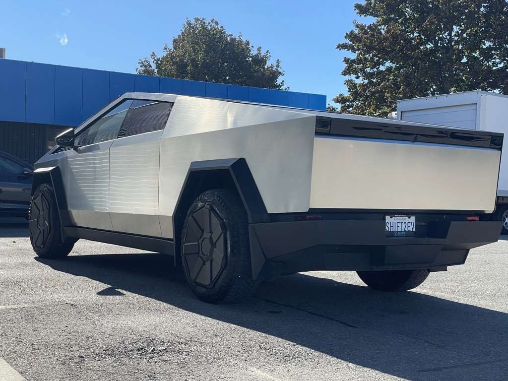 2024 Tesla Cybertruck photo 9