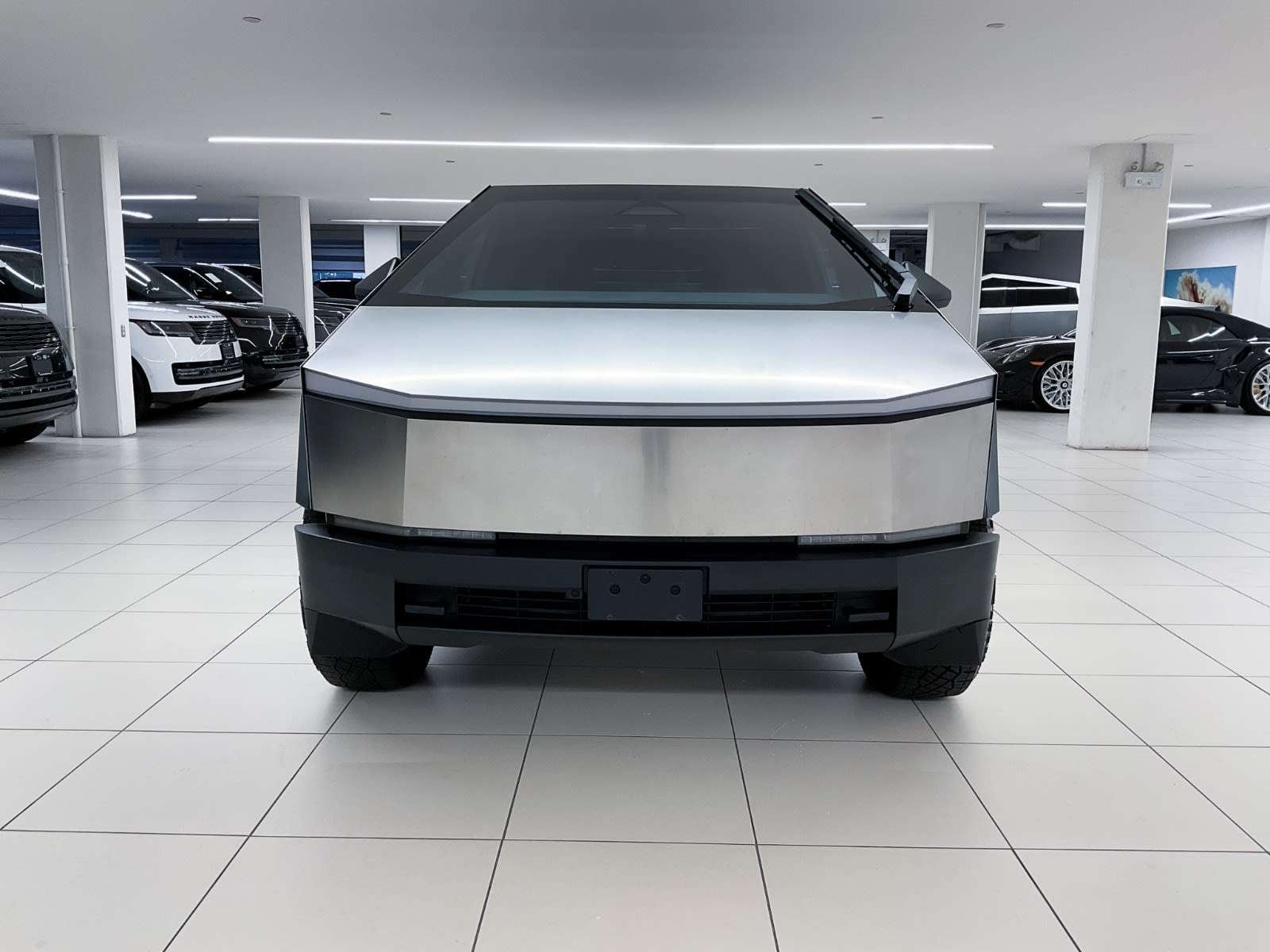 2024 Tesla Cybertruck photo 2